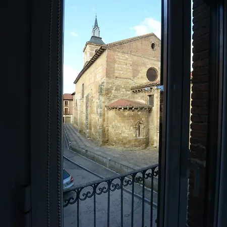 La Del Grifo فندق